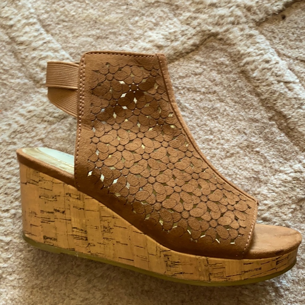 Kenneth Cole girls heels. Slightly used.